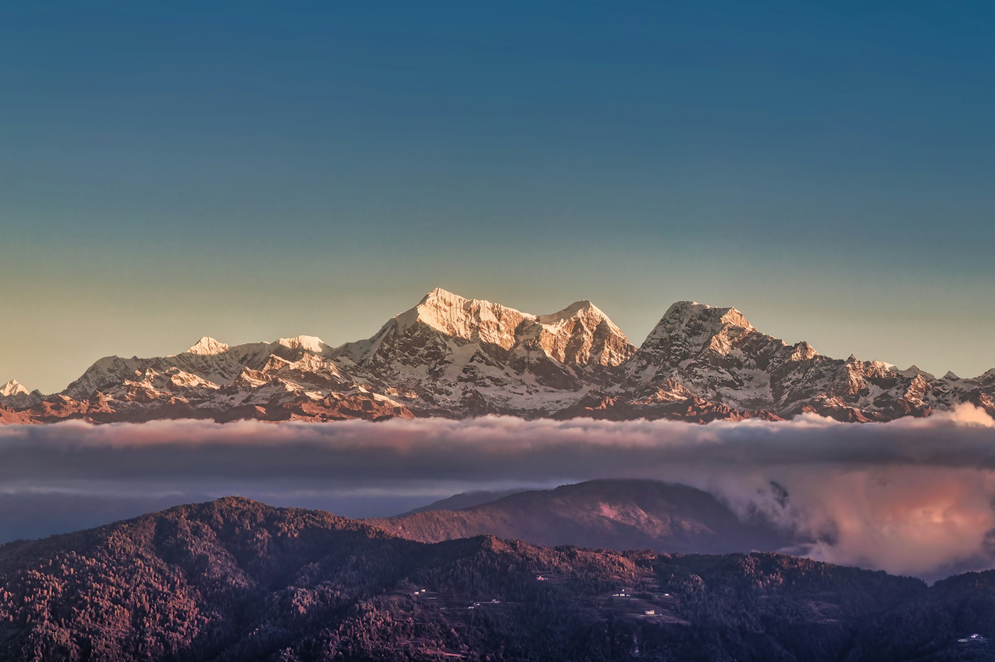 Hill-view villas in Almora, Uttarakhand